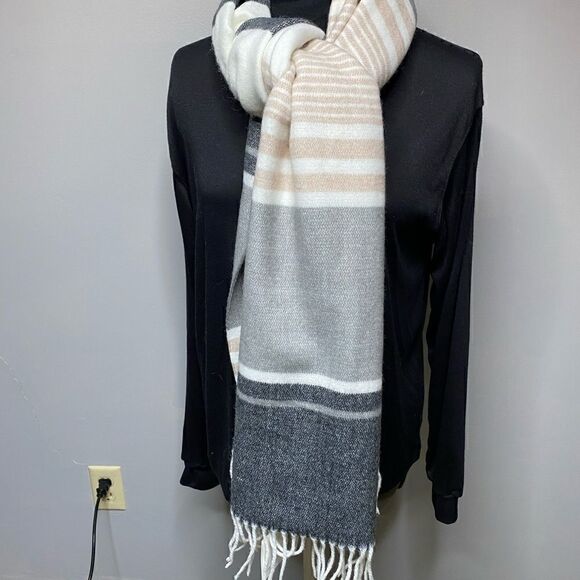Calvin Klein Scarf wrap grey ivory beige striped 76 x 24 + fringe soft NWT - Picture 9 of 14